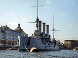 В Петербурге прогулочный катер протаранил крейсер "Аврора": один человек ранен