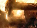 Как сообщает пресс-служба МЧС по ХМАО, в 3 часа 18 минут на улице Энгельса загорелись сразу два автомобиля - Chrysler-300 и ВАЗ-2112. У обеих машин были повреждены отсеки двигателей и салоны