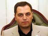 Поедая бутерброды, депутаты БЮТ обмотали двери Рады скотчем. Отставка правительства Тимошенко повисла в воздухе Поедая бутерброды, депутаты БЮТ обмотали двери Рады скотчем. Отставка правительства Тимошенко повисла в воздухе
