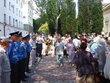 Севастопольцы пикетируют здание МВД, требуя отпустить задержанных земляков Севастопольцы пикетируют здание МВД, требуя отпустить задержанных земляков