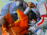 Российские космонавты впервые провели ремонт корабля "Союз" в открытом космосе Российские космонавты впервые провели ремонт корабля "Союз" в открытом космосе