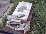 В Краснодаре дети поиграли в войну на кладбище: полностью разрушены четыре надгробия
