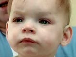 Усыновленный в России двухлетний ребенок скончался в США в нагревшемся от жары автомобиле, где его оставил приемный отец