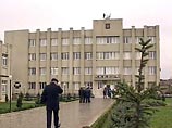 При взрыве около здания парламента в Грозном ранены двое подростков При взрыве около здания парламента в Грозном ранены двое подростков