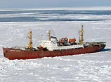 Эвакуация полярников со станции "Северный полюс-35" задерживается из-за тумана