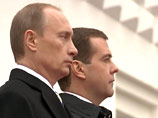 Депутаты Госдумы повесили в кабинетах портреты и Путина, и Медведева Депутаты Госдумы повесили в кабинетах портреты и Путина, и Медведева