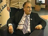 Мосгорсуд в четверг приговорил экс-сенатора от Калмыкии Левона Чахмахчяна к 9 годам лишения свободы в колонии общего режима, признав его виновным в хищении мошенническим путем 1,5 млн долларов у авиакомпании "Трансаэро"