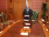 Заслугу Путина архимандрит Тихон видит в том, что он вывел Россию из смертельного для нее кризиса, который мог бы иметь непредсказуемые последствия не только для России, но и для Европы и всего мира Заслугу Путина архимандрит Тихон видит в том, что он вывел Россию из смертельного для нее кризиса, который мог бы иметь непредсказуемые последствия не только для России, но и для Европы и всего мира