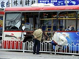 Два человека погибли и 14 получили ранения при взрывах в рейсовых автобусах в южно-китайском городе Куньмин в понедельник утром, передает агентство Xinhua