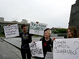Готы и эмо вышли на митинг против депутатов Госдумы, защищая свою атрибутику Готы и эмо вышли на митинг против депутатов Госдумы, защищая свою атрибутику