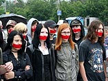 В Красноярске прошел митинг неформалов, протестующих против идеи депутатов Госдумы запретить появляться в обществе в розово-черной одежде, с татуировками и пирсингом
