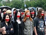 В Красноярске прошел митинг неформалов, протестующих против идеи депутатов Госдумы запретить появляться в обществе в розово-черной одежде, с татуировками и пирсингом В Красноярске прошел митинг неформалов, протестующих против идеи депутатов Госдумы запретить появляться в обществе в розово-черной одежде, с татуировками и пирсингом