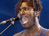 Чернокожий певец обвинил музыканта Sex Pistols в расизме Чернокожий певец обвинил музыканта Sex Pistols в расизме