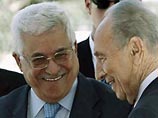 "Мы приговорены историей жить в мире, безопасности и сосуществовании", - подчеркнул палестинский лидер. Аббас высоко оценил конструктивную позицию Шимона Переса, назвав его "человеком мира"