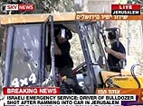 Во вторник на перекрестке улиц Керен а-Йесод и Давид а-Мелех в Иерусалиме был совершен очередной "бульдозерный" теракт. Неизвестный на тракторе попытался раздавить несколько машин Во вторник на перекрестке улиц Керен а-Йесод и Давид а-Мелех в Иерусалиме был совершен очередной "бульдозерный" теракт. Неизвестный на тракторе попытался раздавить несколько машин