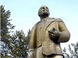 В Луцке памятник Ленину переплавят на церковные колокола В Луцке памятник Ленину переплавят на церковные колокола