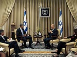 Обама пообещал израильскому президенту Шимону Пересу, что "будет служить эффективным партнером" как на посту сенатора, так и на посту президента в случае своего избрания