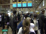 Половина россиян - 50% - вообще не хотят покидать пределы страны, 35% - хотели бы попутешествовать по миру, 9% - поработать за рубежом, 4% - поучиться Половина россиян - 50% - вообще не хотят покидать пределы страны, 35% - хотели бы попутешествовать по миру, 9% - поработать за рубежом, 4% - поучиться