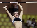 Россиянка Елена Исинбаева установила новый мировой рекорд по прыжкам с шестом