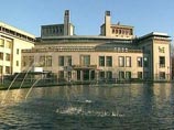 Парикмахеры привели Караджича в презентабельный вид - подстригли и начисто побрили Парикмахеры привели Караджича в презентабельный вид - подстригли и начисто побрили