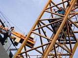 В Бельгии протестующий мигрант упал с 10-метрового крана, поддавшись на уговоры полицейских В Бельгии протестующий мигрант упал с 10-метрового крана, поддавшись на уговоры полицейских
