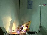 Было принято решение взорвать этот пакет с помощью радиоуправляемого робота. "Робот заложил пиропатрон, пакет взорвался. Выяснилось, что ничего опасного там нет - лишь морские камни Было принято решение взорвать этот пакет с помощью радиоуправляемого робота. "Робот заложил пиропатрон, пакет взорвался. Выяснилось, что ничего опасного там нет - лишь морские камни