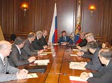 Большинство россиян уверены, что страной управляет тандем, но у Путина власти больше Большинство россиян уверены, что страной управляет тандем, но у Путина власти больше