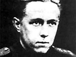 Солженицын был призван в армию. И с декабря 1942 года командовал батареей звуковой разведки. Воевал на разных фронтах. В августе 1943 года награжден орденом Отечественной войны 2-й степени Солженицын был призван в армию. И с декабря 1942 года командовал батареей звуковой разведки. Воевал на разных фронтах. В августе 1943 года награжден орденом Отечественной войны 2-й степени