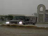 Тропический шторм "Эдуард" несется на Техас и Луизиану, набирая силу 