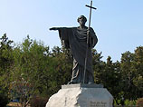 Житель Севастополя сломал памятник Андрею Первозванному и получил его крестом по голове