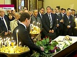Дмитрий Медведев вернулся в Москву из отпуска, чтобы проститься с Александром Солженицыным Дмитрий Медведев вернулся в Москву из отпуска, чтобы проститься с Александром Солженицыным