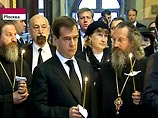 Дмитрий Медведев вернулся в Москву из отпуска, чтобы проститься с Александром Солженицыным Дмитрий Медведев вернулся в Москву из отпуска, чтобы проститься с Александром Солженицыным