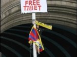 Четверо иностранцев, устроивших в Пекине акцию протеста в поддержку "независимости Тибета", высланы из страны Четверо иностранцев, устроивших в Пекине акцию протеста в поддержку "независимости Тибета", высланы из страны