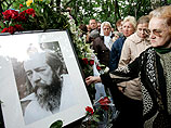 Автор "Архипелага ГУЛАГ" Солженицын похоронен рядом с организатором репрессий Ежовым и его жертвами