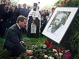 Президент Дмитрий Медведев прервал свой отпуск, чтобы отдать последние почести усопшему
