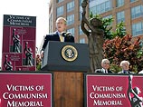 Он напоминает выступление президента США Джорджа Буша на открытии памятника жертвам коммунизма