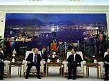 Он добавил, что в ходе встречи продолжится обмен мнениями по экономическому сотрудничеству, и сообщил, что в течение года предстоит еще одна встреча с премьером госсовета КНР