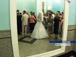 Влюбленные пары убеждены: семейная жизнь, начавшаяся 8 августа 2008 года, то есть 08.08.08, будет долгой и богатой Влюбленные пары убеждены: семейная жизнь, начавшаяся 8 августа 2008 года, то есть 08.08.08, будет долгой и богатой