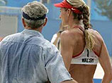 Джордж Буш показал олимпийским пляжным волейболисткам, как нужно играть 