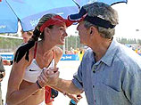 Джордж Буш показал олимпийским пляжным волейболисткам, как нужно играть (ФОТО)