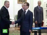 Президент РФ встретился с лидерами думских фракций, заявив, что Россия доведет до конца свою миротворческую операцию в Южной Осетии