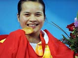 Первая китайская чемпионка Олимпийских игр-2008 тяжелоатлетка Чен Сеся, выступающая в весовой категории до 48 кг, - в довесок к золотой медали получит целое состояние Первая китайская чемпионка Олимпийских игр-2008 тяжелоатлетка Чен Сеся, выступающая в весовой категории до 48 кг, - в довесок к золотой медали получит целое состояние