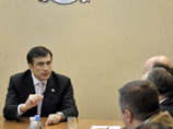 Михаил Саакашвили ночью на специальном заседании правительства Грузии заявил: "Чрезвычайное заседание парламента созывается для обсуждения мер по обеспечению спокойствия и правопорядка, обеспечения жителей всем необходимым"