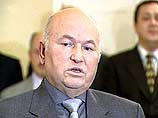Война не помешала: Юрий Лужков возложил обязанности на Ресина и ушел в отпуск Война не помешала: Юрий Лужков возложил обязанности на Ресина и ушел в отпуск