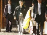 Экс-премьер Японии и действующий министр совершили паломничество в храм Ясукуни, символ милитаризма