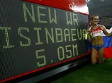 Исинбаева выиграла вторую Олимпиаду с мировым рекордом, "бронза" - у Феофановой