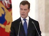 Появилась так называемая "поправка Шлегеля", разрешающая закрытие любого СМИ за клевету. Депутатам она понравилась, и все поправки в первом чтении были приняты почти единогласно. В ситуацию вмешался Дмитрий Медведев: он дал на законопроект отрицательное з