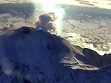 Вулкан Безымянный на Камчатке начал извергаться и засыпал пеплом поселок