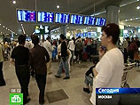Пассажиров рейсов AiRUnion, застрявших в "Домодедово" из-за долгов компании, оставили без гостиниц и без питания