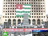 В Сухими на площади Свободы около 50 тысяч абхазцев митингуют за независимость от Грузии